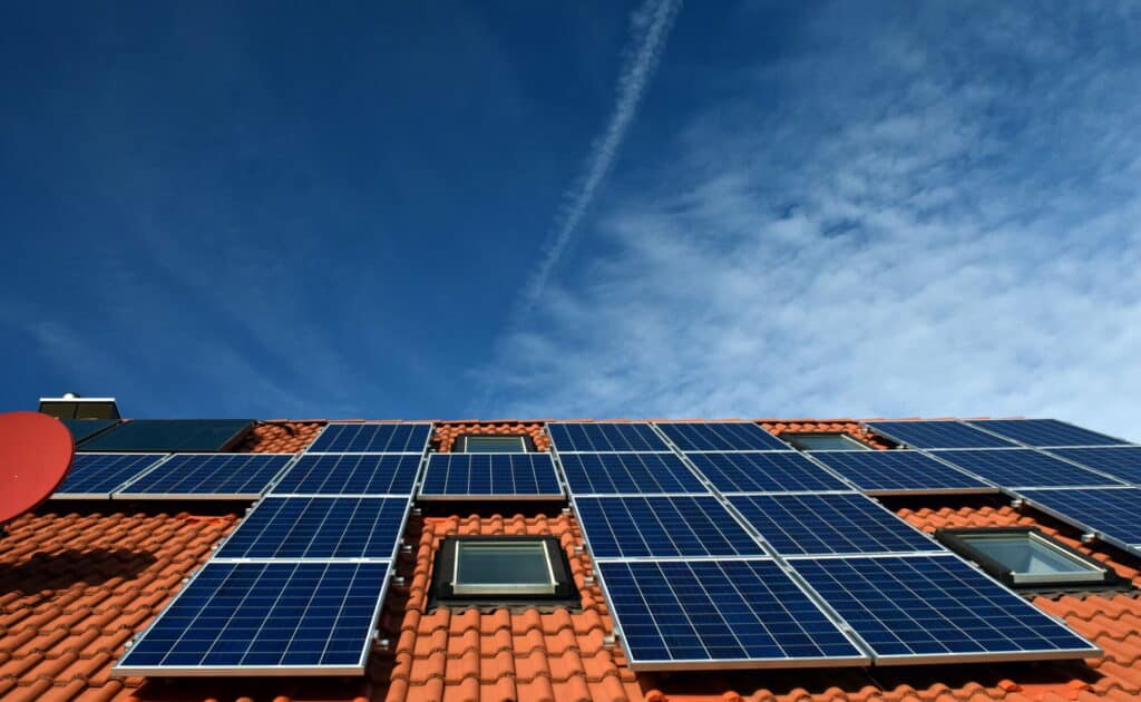 The Ultimate Guide to Solar Panel Installations and Battery Storagw